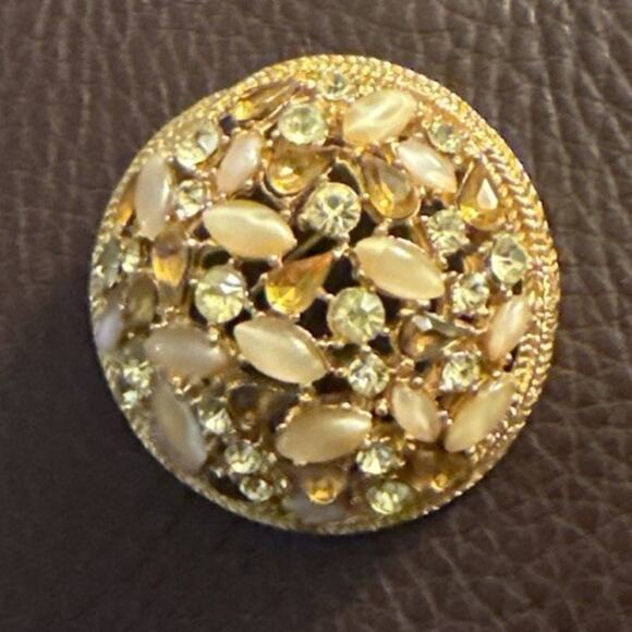 Vintage Signed ART Faux Stone Rhinstones Gold Tone Brooch Pin - Picture 1 of 1